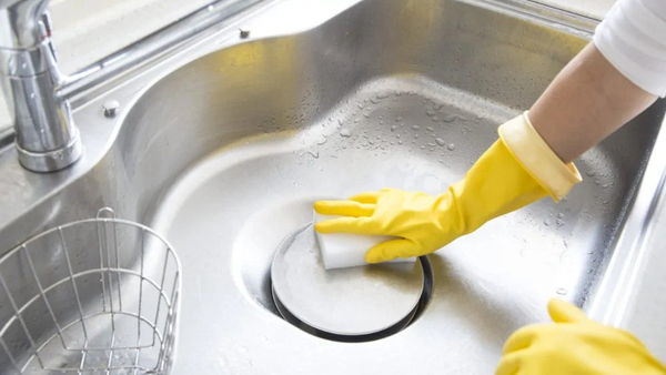 Cách vệ sinh và bảo quản phòng bếp gỗ óc chó