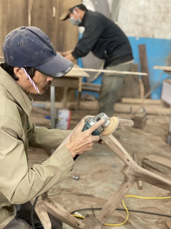 Địa chỉ thi công nội thất phòng khách gỗ óc chó uy tín